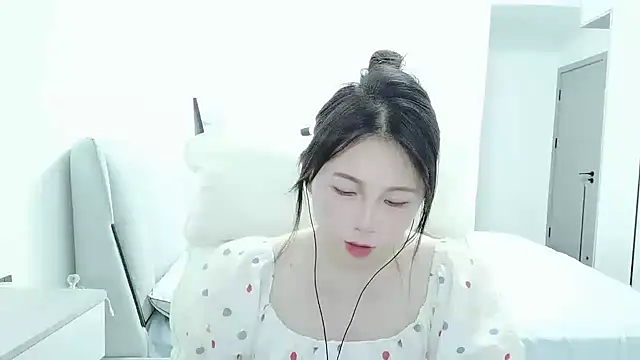 Snapshot of Sunset_glow chatting on 11, 10, 2025 Sunset glow online show from 11, 10, 2025