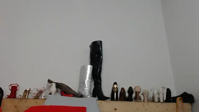 Cherry 1992 online show from 16, 1, 2025