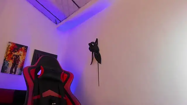 crisstal miler online show from 4, 3, 2025