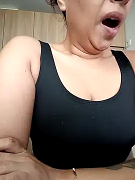 Snapshot of Ivanna2 chatting on 10, 9, 2025 Ivanna2 online show from 10, 9, 2025