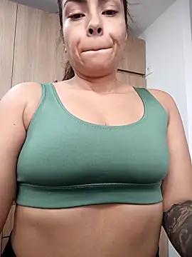 Snapshot of Ivanna2 chatting on 6, 11, 2025 Ivanna2 online show from 6, 11, 2025