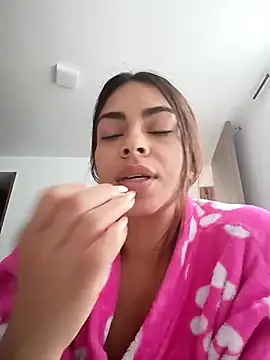 Snapshot of Ivanna2 chatting on 22, 12, 2025 Ivanna2 online show from 22, 12, 2025