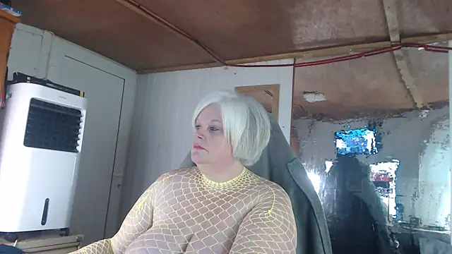 sexychazza16 online show from 24, 9, 2025