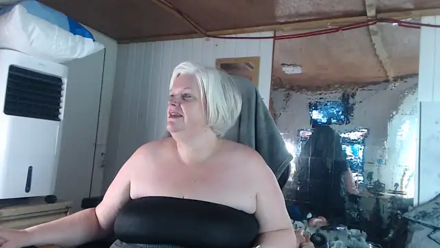 sexychazza16 online show from 21, 10, 2025