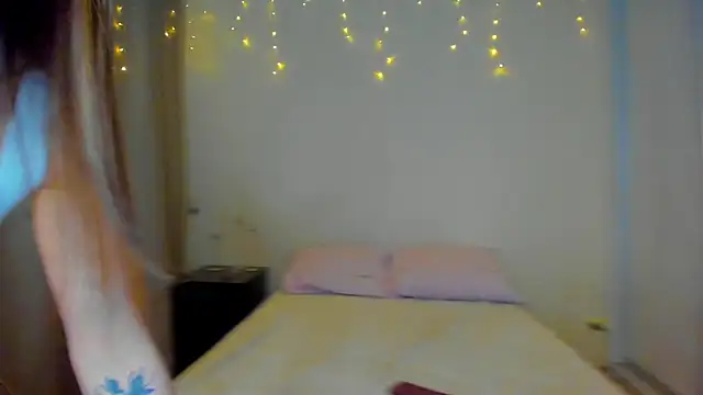 Snapshot of Bella_Foryou chatting on 11, 1, 2025 Bella Foryou online show from 11, 1, 2025