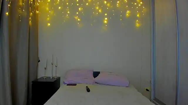 Snapshot of Bella_Foryou chatting on 12, 1, 2025 Bella Foryou online show from 12, 1, 2025