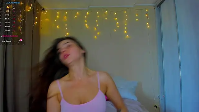 Snapshot of Bella_Foryou chatting on 12, 2, 2025 Bella Foryou online show from 12, 2, 2025