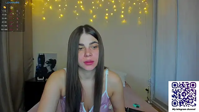 Snapshot of Bella_Foryou chatting on 12, 3, 2025 Bella Foryou online show from 12, 3, 2025