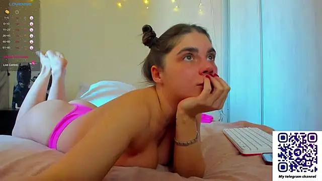 Snapshot of Bella_Foryou chatting on 14, 3, 2025 Bella Foryou online show from 14, 3, 2025