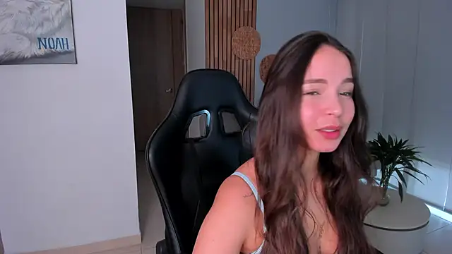 Snapshot of AnnieHallX chatting on 17, 5, 2026 AnnieHallX online show from 17, 5, 2026