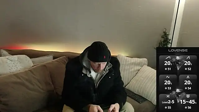 Snapshot of MaxRouger chatting on 4, 12, 2025 MaxRouger online show from 4, 12, 2025