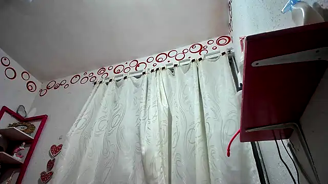 Snapshot of Dulce_Maria05 chatting on 21, 12, 2024 Dulce Maria05 online show from 21, 12, 2024