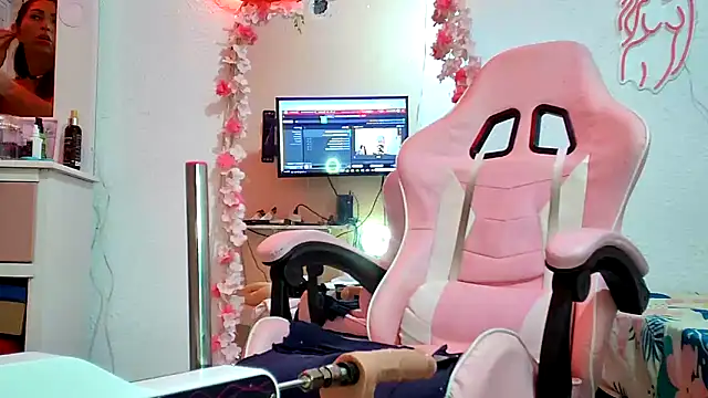 Snapshot of Dulce_Maria05 chatting on 23, 12, 2024 Dulce Maria05 online show from 23, 12, 2024