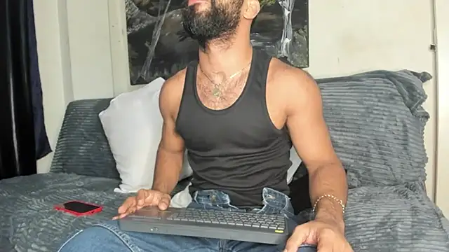 sweatyhairypig23 online show from 5, 10, 2025