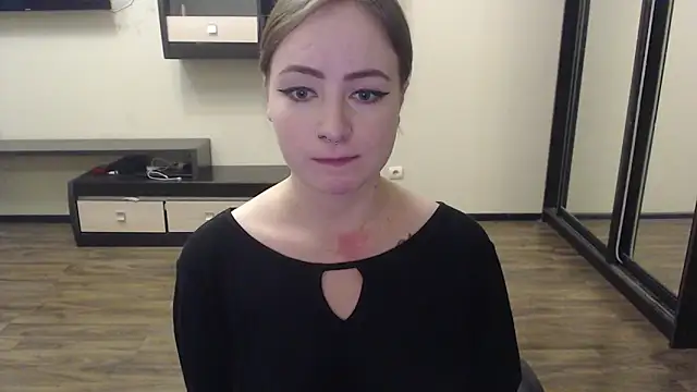 Snapshot of Laralianna chatting on 11, 12, 2024 Laralianna online show from 11, 12, 2024