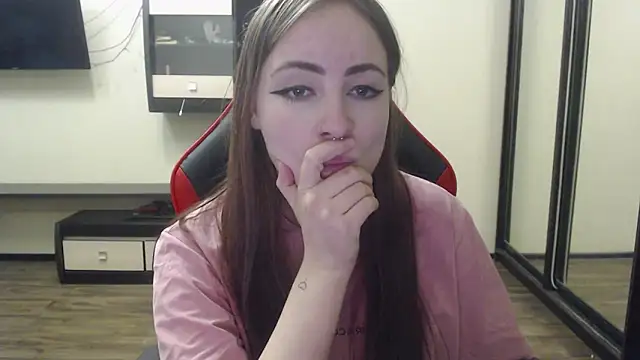 Snapshot of Laralianna chatting on 25, 12, 2024 Laralianna online show from 25, 12, 2024