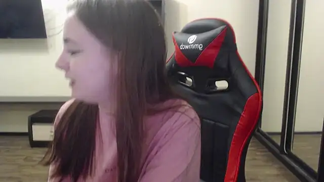 Snapshot of Laralianna chatting on 25, 12, 2024 Laralianna online show from 25, 12, 2024