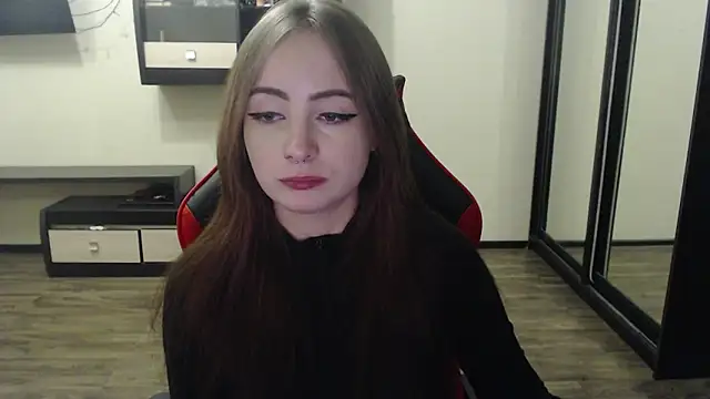 Snapshot of Laralianna chatting on 5, 1, 2025 Laralianna online show from 5, 1, 2025