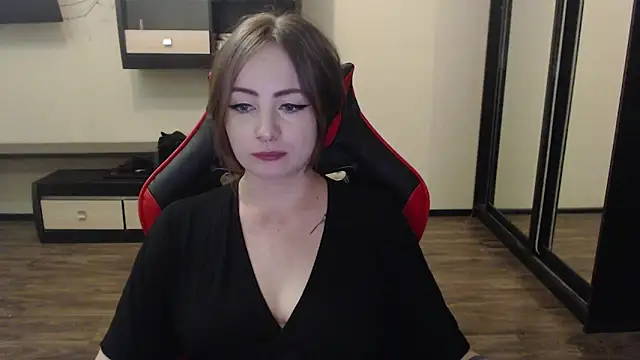 Snapshot of Laralianna chatting on 5, 1, 2025 Laralianna online show from 5, 1, 2025