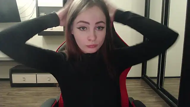 Snapshot of Laralianna chatting on 11, 1, 2025 Laralianna online show from 11, 1, 2025