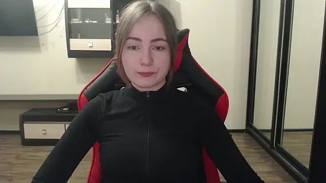 Snapshot of Laralianna chatting on 7, 2, 2025 Laralianna online show from 7, 2, 2025