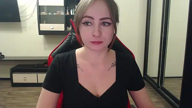 Snapshot of Laralianna chatting on 23, 2, 2025 Laralianna online show from 23, 2, 2025