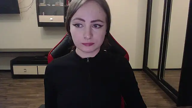 Snapshot of Laralianna chatting on 2, 3, 2025 Laralianna online show from 2, 3, 2025