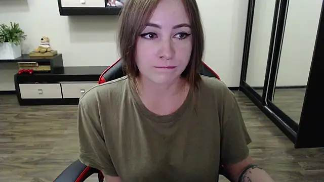 Snapshot of Laralianna chatting on 8, 9, 2025 Laralianna online show from 8, 9, 2025