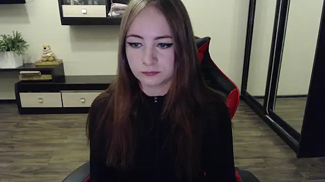 Snapshot of Laralianna chatting on 13, 9, 2025 Laralianna online show from 13, 9, 2025