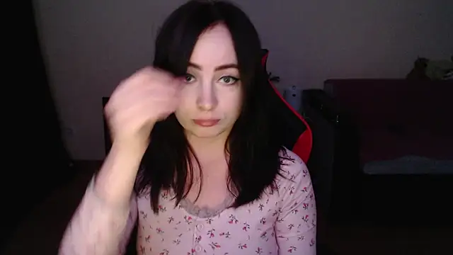 Laralianna online show from 4, 12, 2025