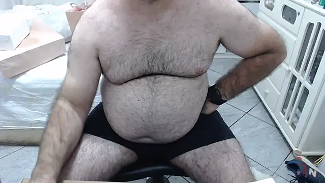 Snapshot of MysterBearMG chatting on 6, 11, 2025 MysterBearMG online show from 6, 11, 2025