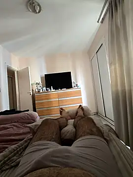 Snapshot of MysterBearMG chatting on 16, 11, 2025 MysterBearMG online show from 16, 11, 2025