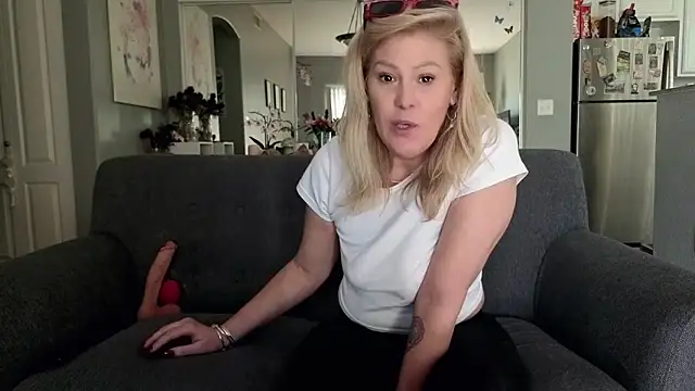 Lexi Shocker online show from 23, 11, 2025