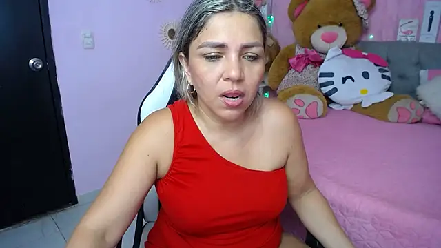 Snapshot of cum_bigass chatting on 8, 11, 2025 cum bigass online show from 8, 11, 2025