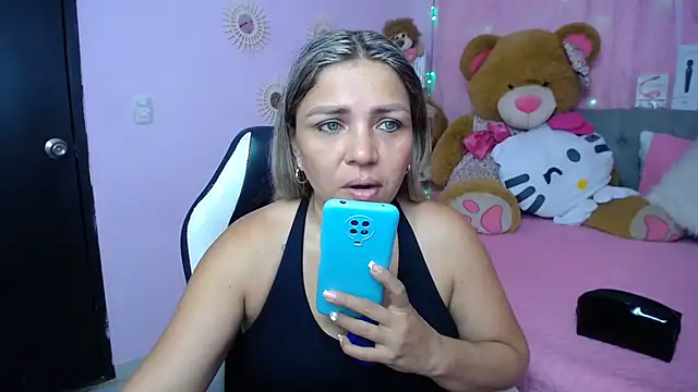 Snapshot of cum_bigass chatting on 9, 11, 2025 cum bigass online show from 9, 11, 2025