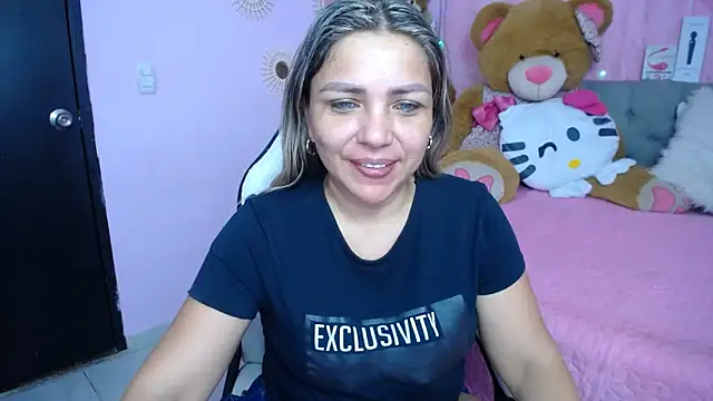 Snapshot of cum_bigass chatting on 11, 11, 2025 cum bigass online show from 11, 11, 2025