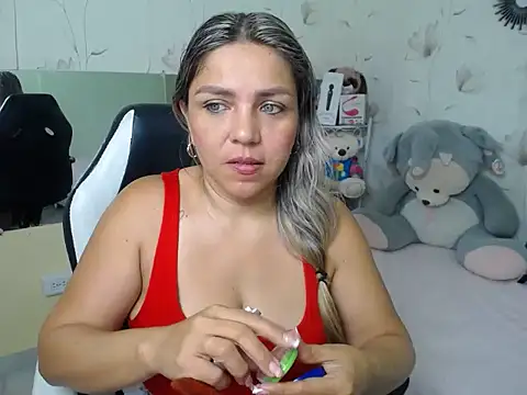 Snapshot of cum_bigass chatting on 18, 11, 2025 cum bigass online show from 18, 11, 2025