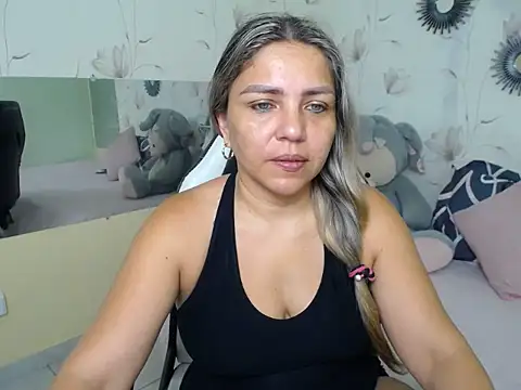 Snapshot of cum_bigass chatting on 21, 11, 2025 cum bigass online show from 21, 11, 2025