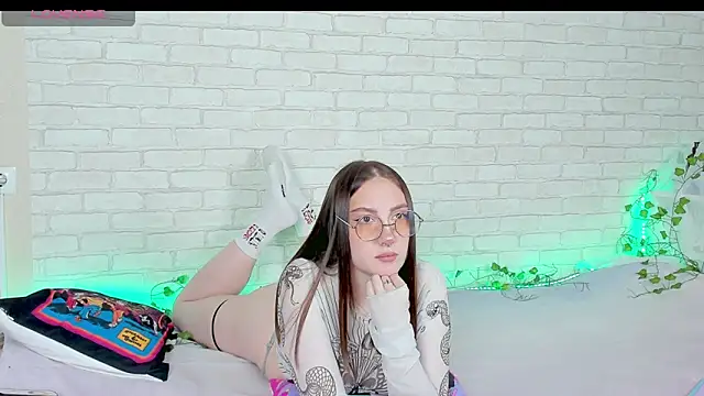 Snapshot of LinaKenny chatting on 2, 12, 2025 LinaKenny online show from 2, 12, 2025