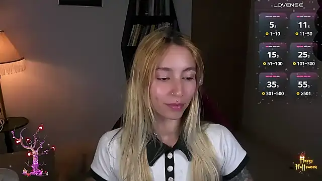 Saucy Jenn online show from 30, 10, 2025