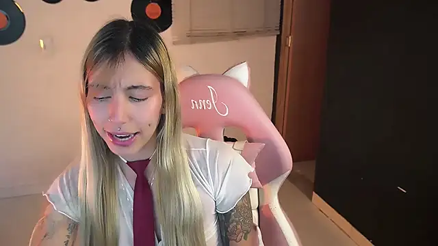 Saucy Jenn online show from 22, 5, 2026
