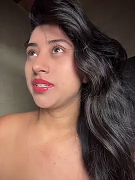 Snapshot of Valentinne_z chatting on 8, 5, 2026 Valentinne z online show from 8, 5, 2026