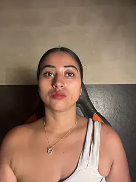 Snapshot of Valentinne_z chatting on 14, 5, 2026 Valentinne z online show from 14, 5, 2026