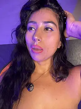 Snapshot of Valentinne_z chatting on 24, 5, 2026 Valentinne z online show from 24, 5, 2026