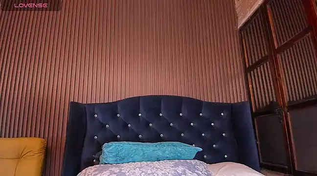 JuliaDawson  online show from 10, 2, 2025