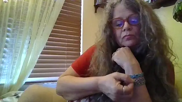 Snapshot of DestineeLoverGirl chatting on 1, 4, 2026 DestineeLoverGirl online show from 1, 4, 2026
