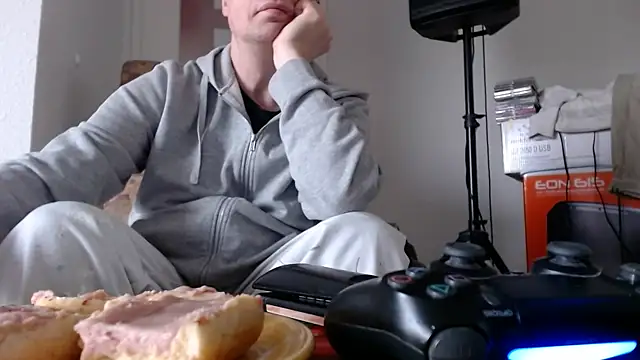 Snapshot of Cordt27 chatting on 5, 5, 2026 Cordt27 online show from 5, 5, 2026