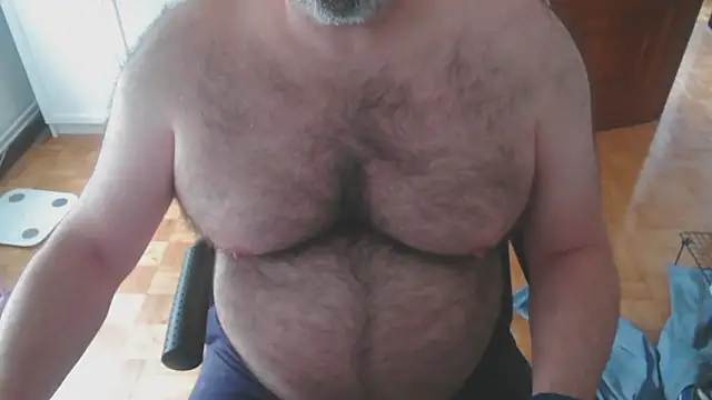 Snapshot of mikeyhotbear chatting on 4, 5, 2026 mikeyhotbear online show from 4, 5, 2026
