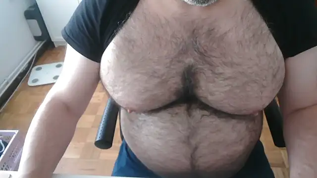 Snapshot of mikeyhotbear chatting on 21, 5, 2026 mikeyhotbear online show from 21, 5, 2026