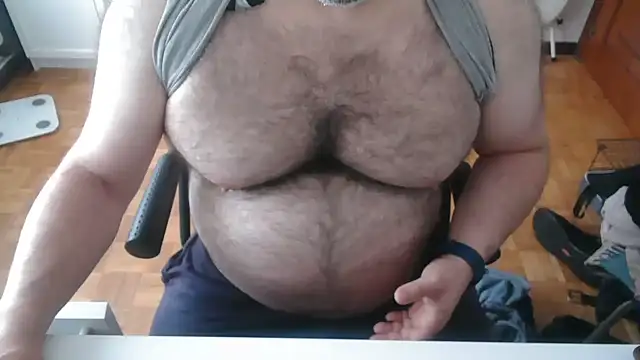 Snapshot of mikeyhotbear chatting on 24, 5, 2026 mikeyhotbear online show from 24, 5, 2026